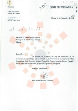 19921123_Mérida_Correspondencia interna de la Junta de Extremadura, del Jefe de Secretaría de la ...