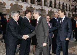 Saludo de SÁNCHEZ AMOR, Ignacio con SÓCRATES, José.