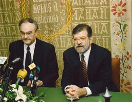Rueda de prensa de RODRÍGUEZ IBARRA, Juan Carlos y VIEGAS ABREAU, Manuel.