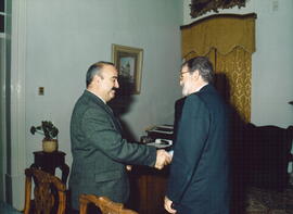 Saludo de RODRÍGUEZ IBARRA, Juan Carlos con GALINHA BARRETO, Joao.
