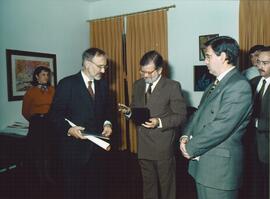 Entrega de la Medalla de la Universidad de Évora por parte de QUINA RIBEIRO DE ARAÚJO, Jorge a RO...