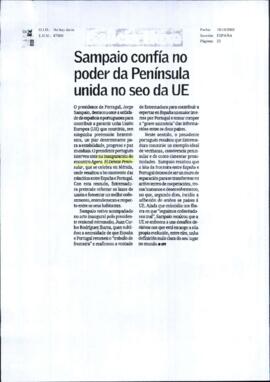 Artículo de prensa, sin firmar, con titular "Sampaio confía no poder da Península unida no s...