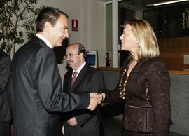 Saludo de RODRÍGUEZ ZAPATERO, José Luis.