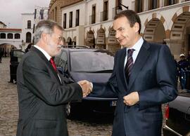Saludo de RODRÍGUEZ IBARRA, Juan Carlos con RODRÍGUEZ ZAPATERO, José Luis.