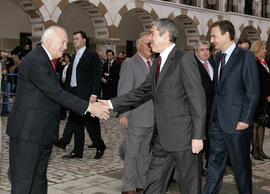 Saludo de MORATINOS CUYAUBE, Miguel Ángel con SÓCRATES, José.