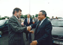 Saludo de RODRÍGUEZ IBARRA, Juan Carlos con GOMES CRAVINHO, João Cardona.