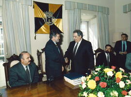 Saludo de RODRÍGUEZ IBARRA, Juan Carlos con TRANSMONTANO DE OLIVEIRA MIGUENS, Joao.