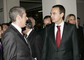 Encuentro de SÓCRATES, José junto a RODRÍGUEZ ZAPATERO, José Luis.