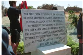 Descubrimiento de la placa de la autovía.
