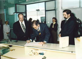 Firma de RODRÍGUEZ IBARRA, Juan Carlos junto a FIGUEIREDO, Carlos y RUI AZINHAIS NABEIRO, Manuel.