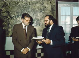 Saludo de RODRÍGUEZ IBARRA, Juan Carlos con JOAQUIM FERNÁNDES, Abilio Miguel.